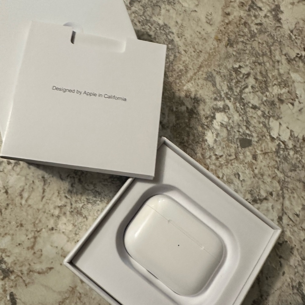 Apple White AirPods with Charging Case
